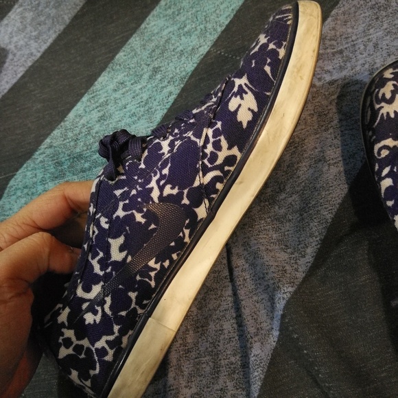 nike sneaker - Picture 3 of 3